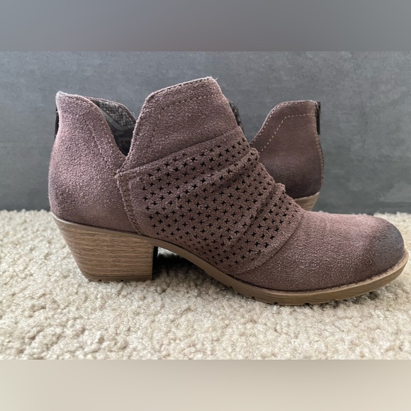 Earth Origins Amanda Brown Suede Bootie Size 7 - Picture 2 of 10